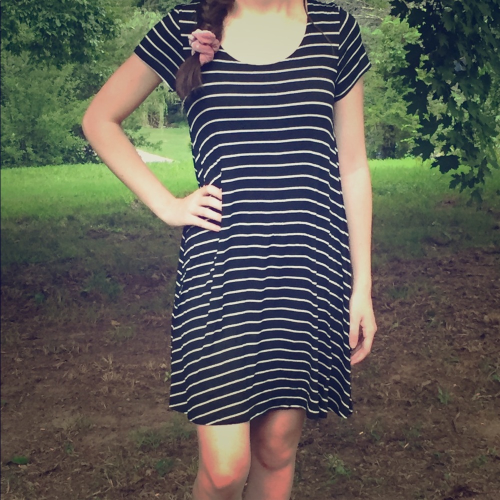 🌻Women’s black and white striped summer dress👗